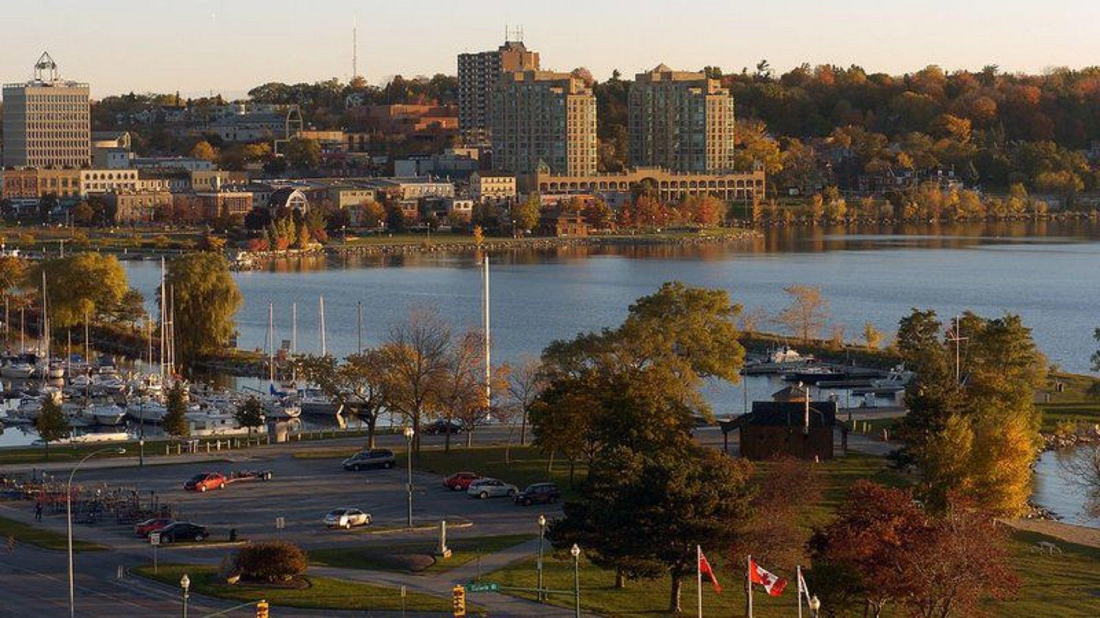 Holiday Inn Express Hotel & Suites Barrie By Ihg Bagian luar foto
