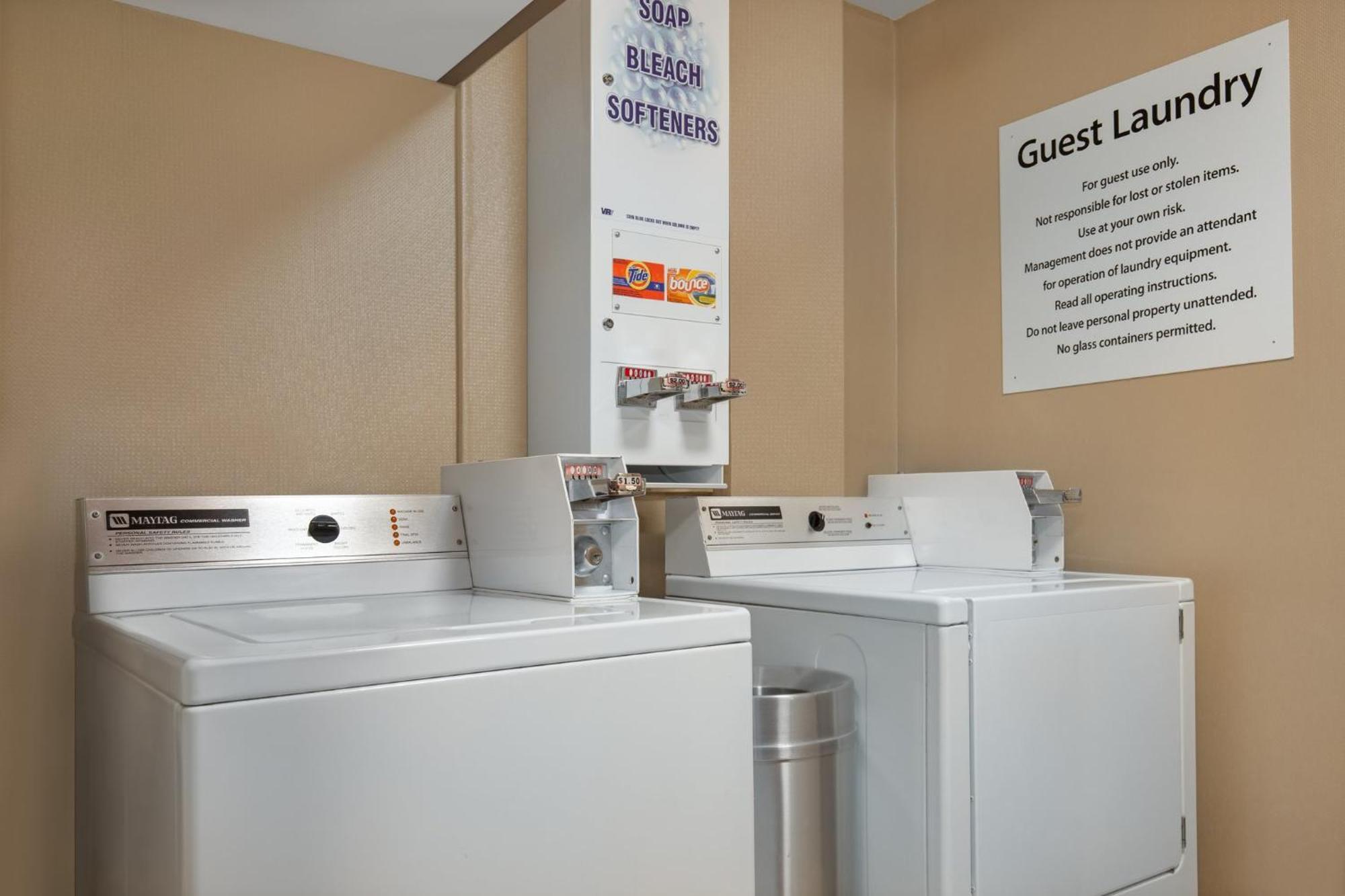 Holiday Inn Express Hotel & Suites Barrie By Ihg Bagian luar foto