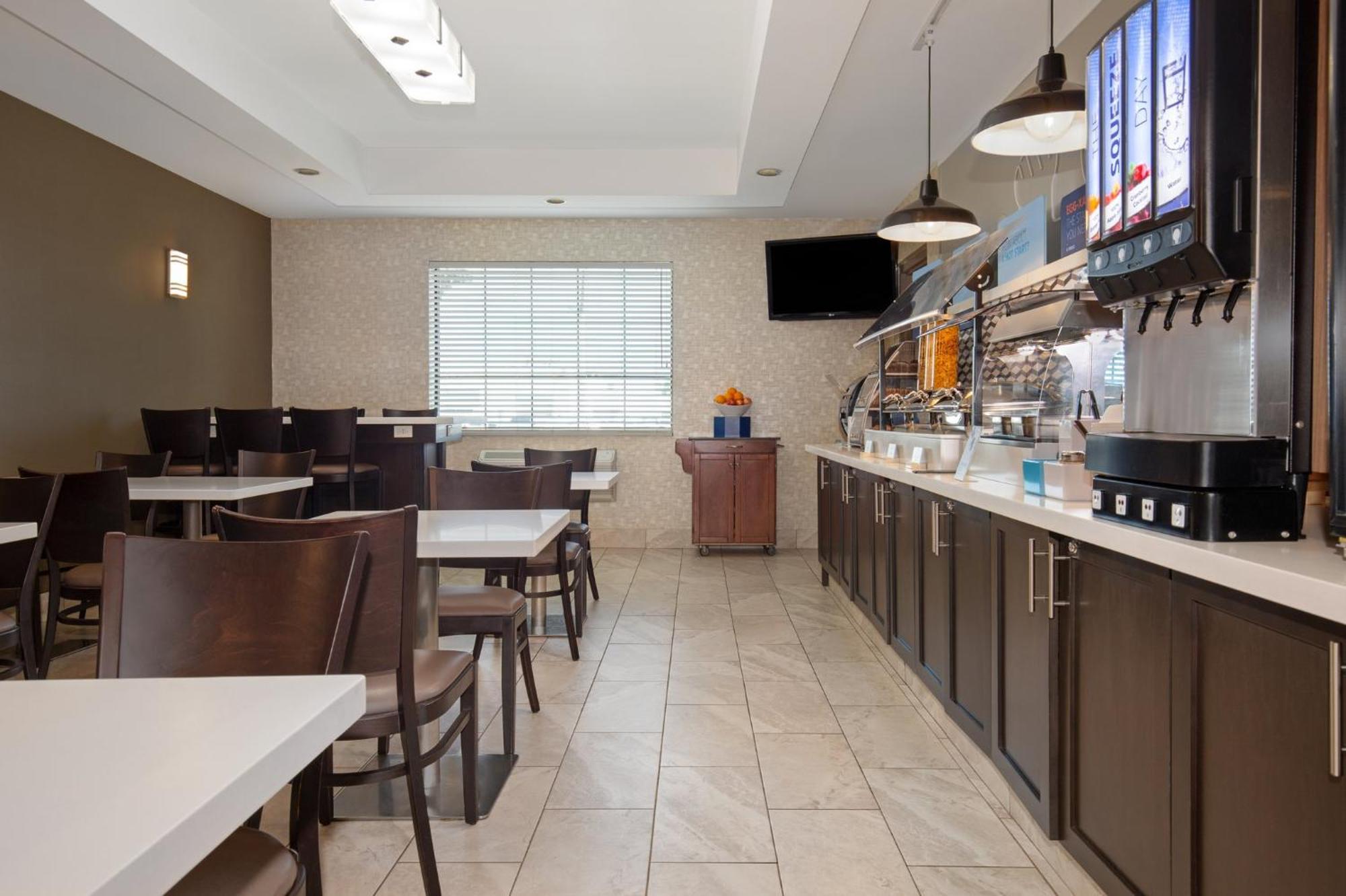 Holiday Inn Express Hotel & Suites Barrie By Ihg Bagian luar foto