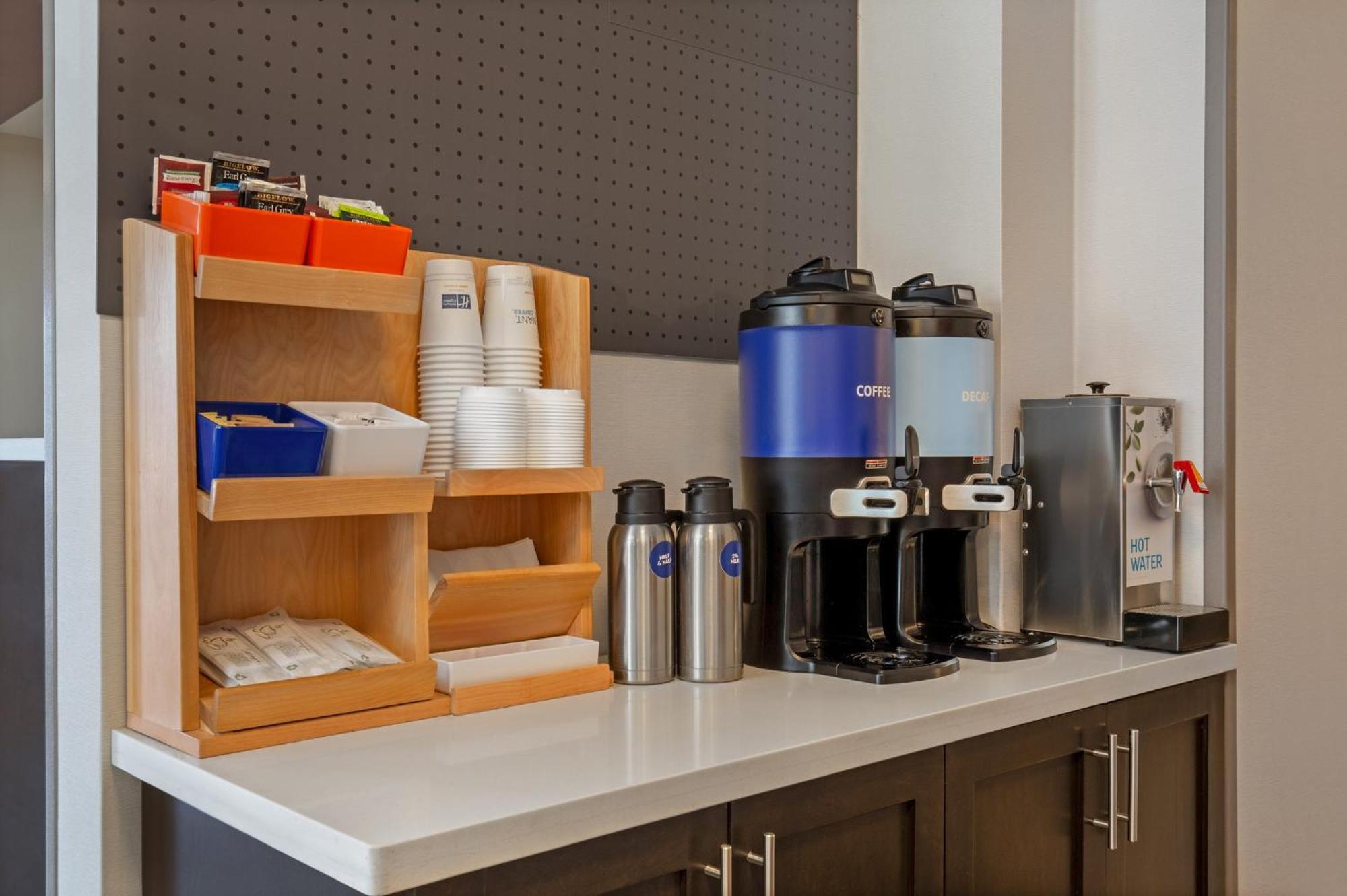 Holiday Inn Express Hotel & Suites Barrie By Ihg Bagian luar foto