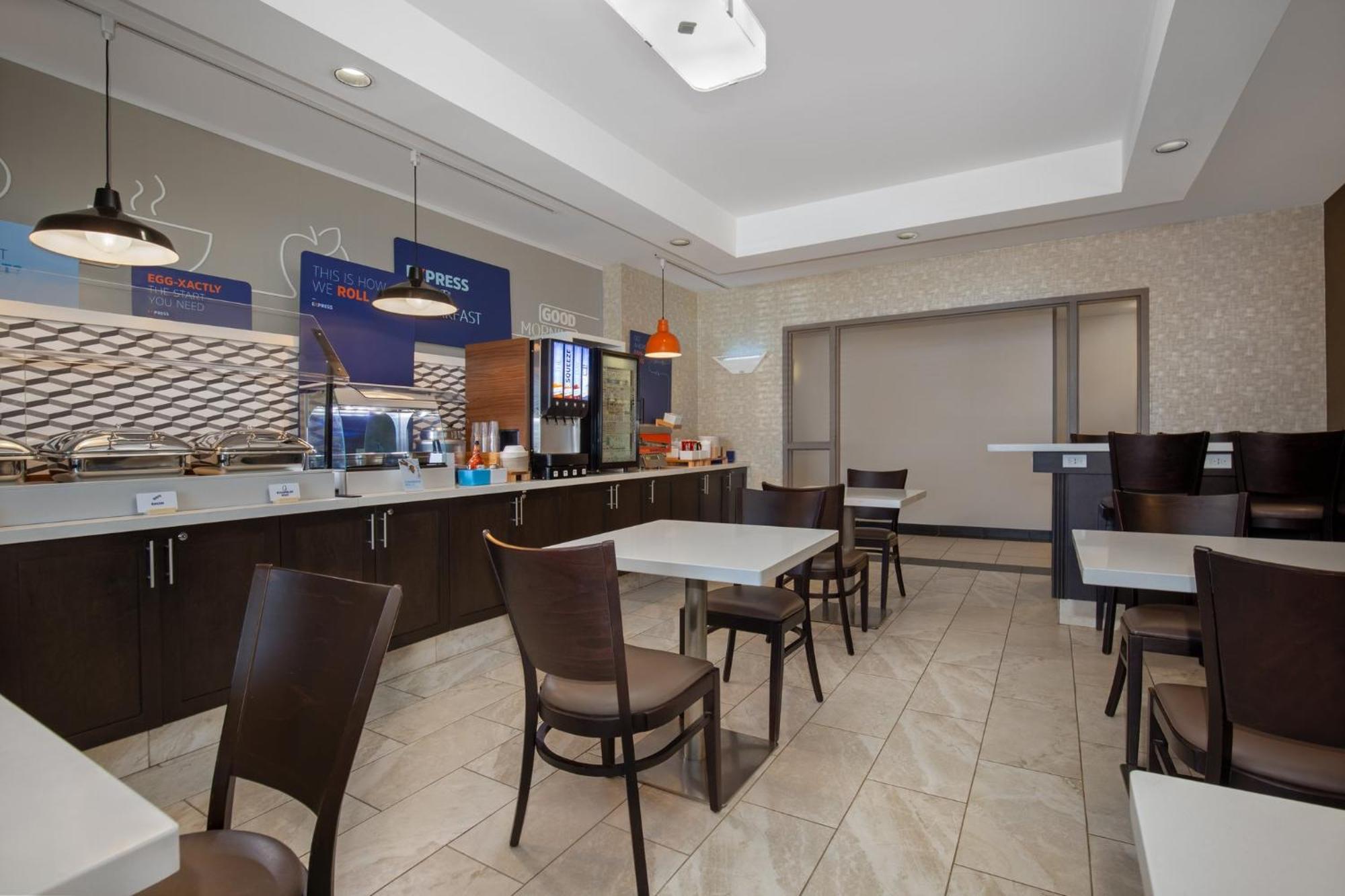 Holiday Inn Express Hotel & Suites Barrie By Ihg Bagian luar foto