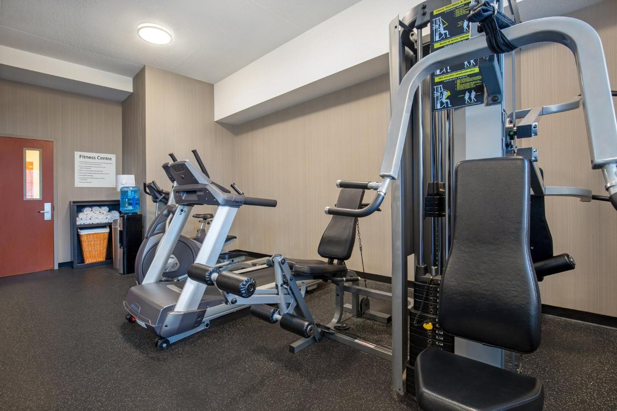 Holiday Inn Express Hotel & Suites Barrie By Ihg Bagian luar foto