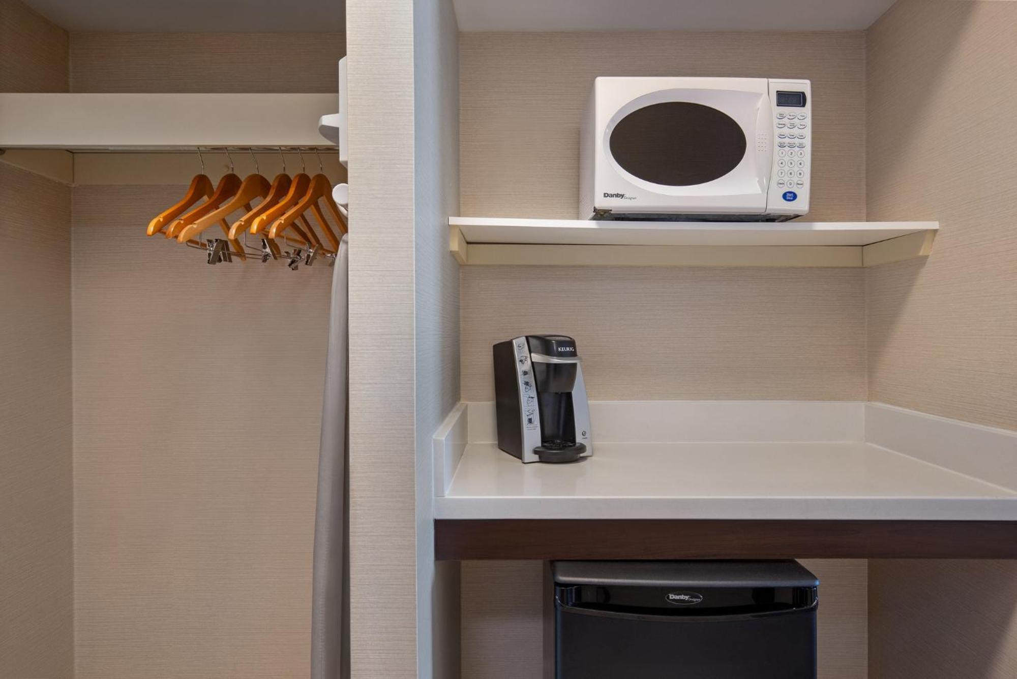 Holiday Inn Express Hotel & Suites Barrie By Ihg Bagian luar foto