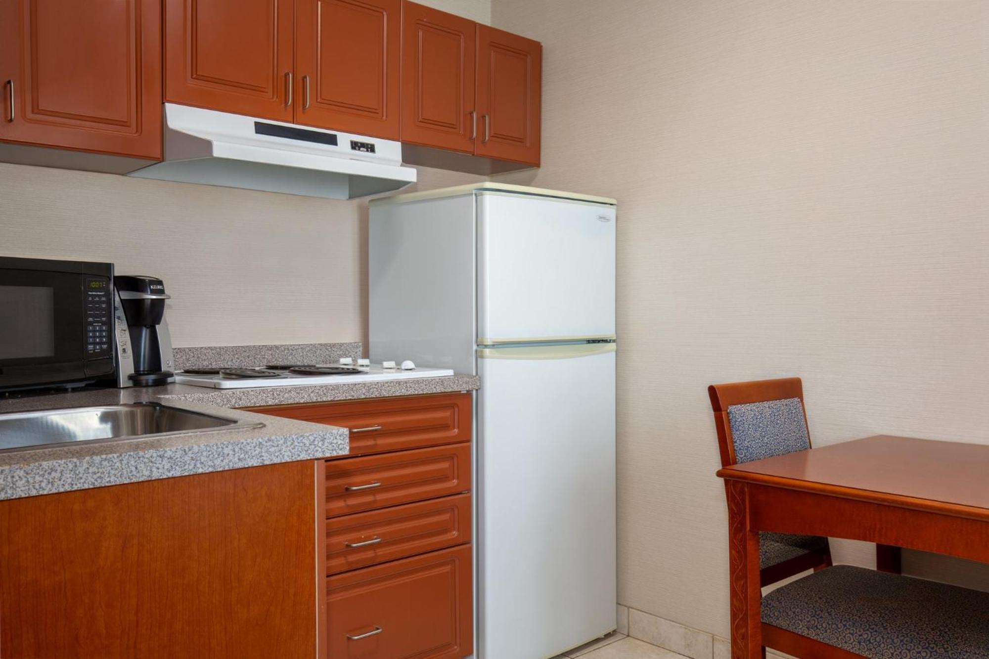 Holiday Inn Express Hotel & Suites Barrie By Ihg Bagian luar foto