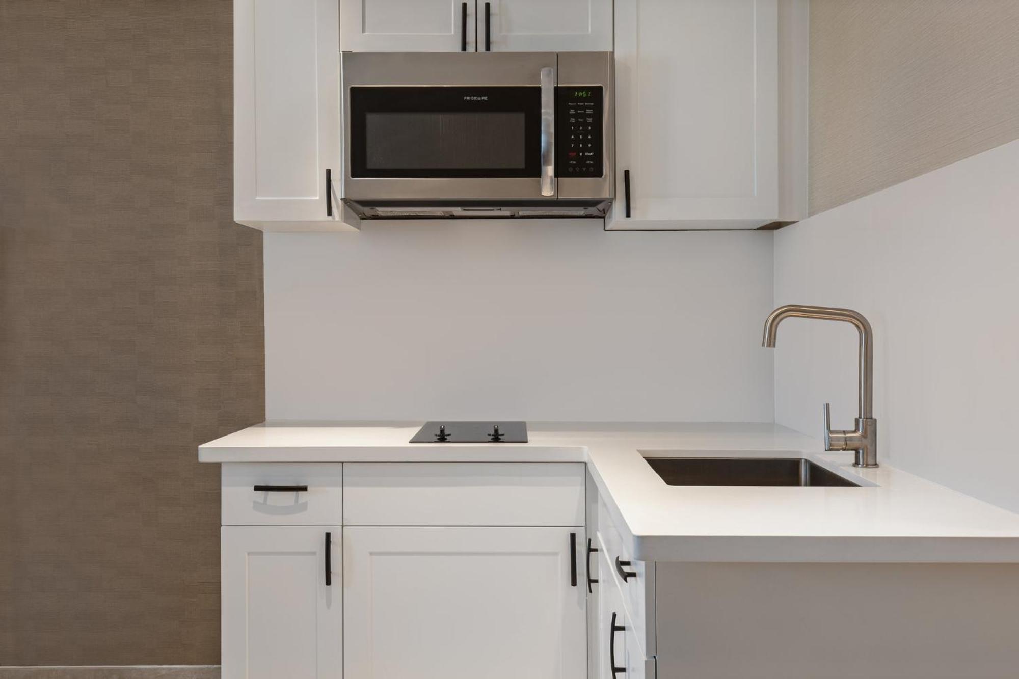 Holiday Inn Express Hotel & Suites Barrie By Ihg Bagian luar foto