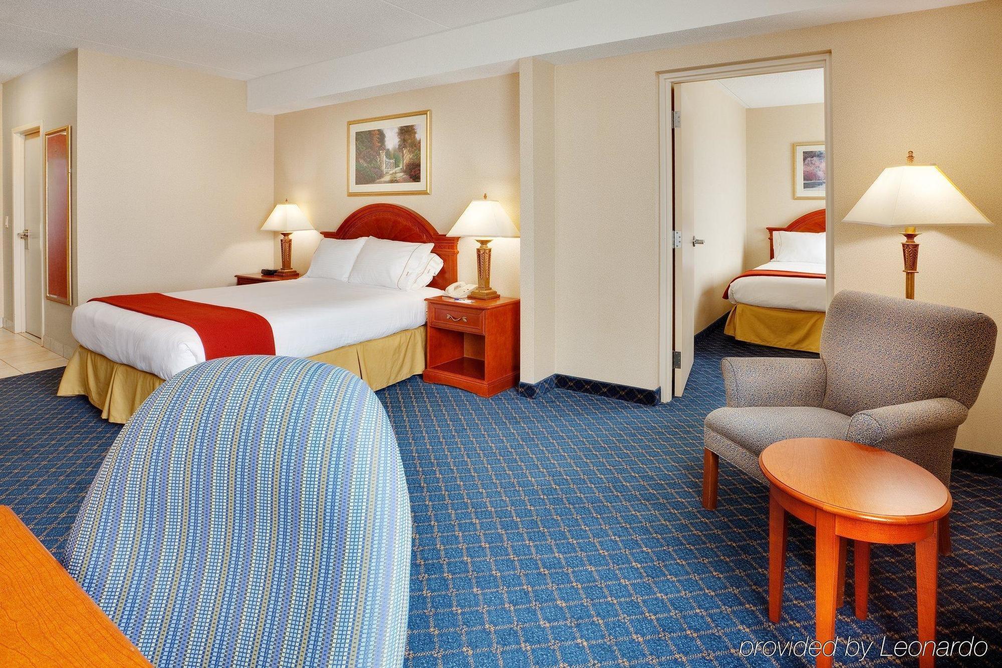Holiday Inn Express Hotel & Suites Barrie By Ihg Bagian luar foto