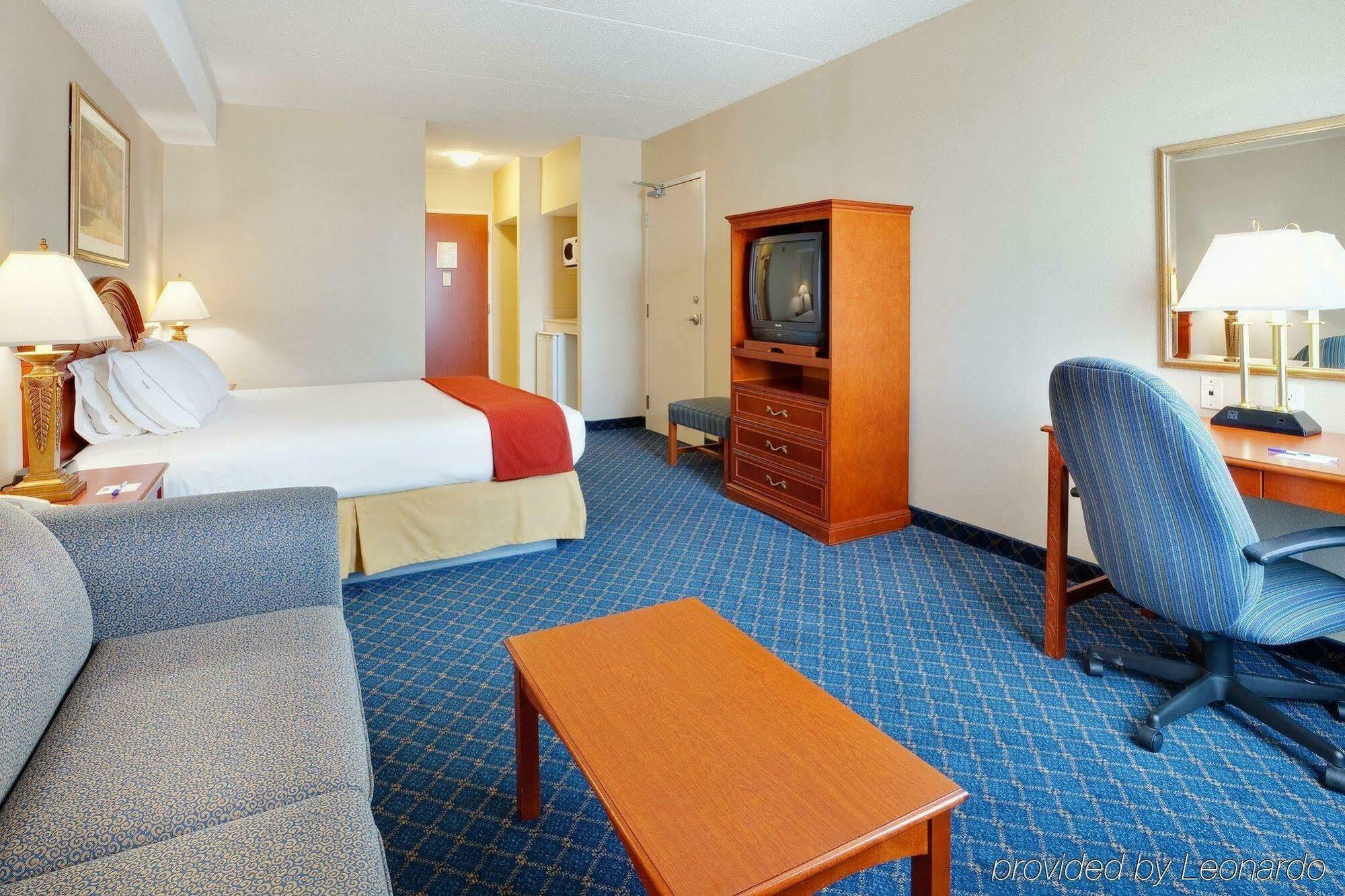 Holiday Inn Express Hotel & Suites Barrie By Ihg Bagian luar foto